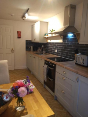 The Eaves, Glastonbury High Street 2 bed 2 bathroom apartment